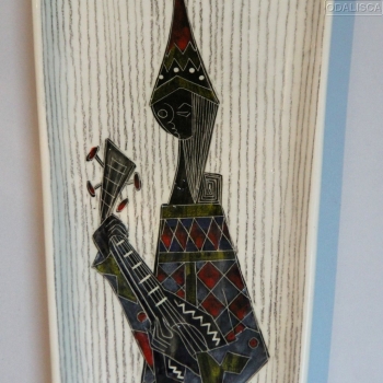 CERÁMICA ARLEQUÍN - Cerámica esmaltada y pintada a mano.
Sirve para colgar en pared.
Origen: Italia.